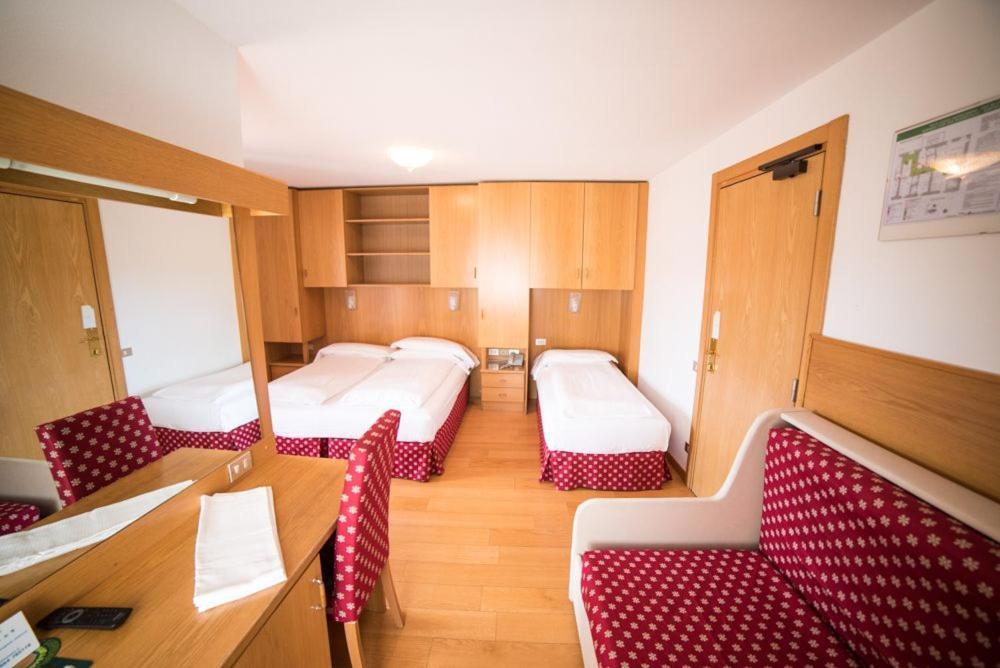Hotel Due Spade Folgaria Exterior photo